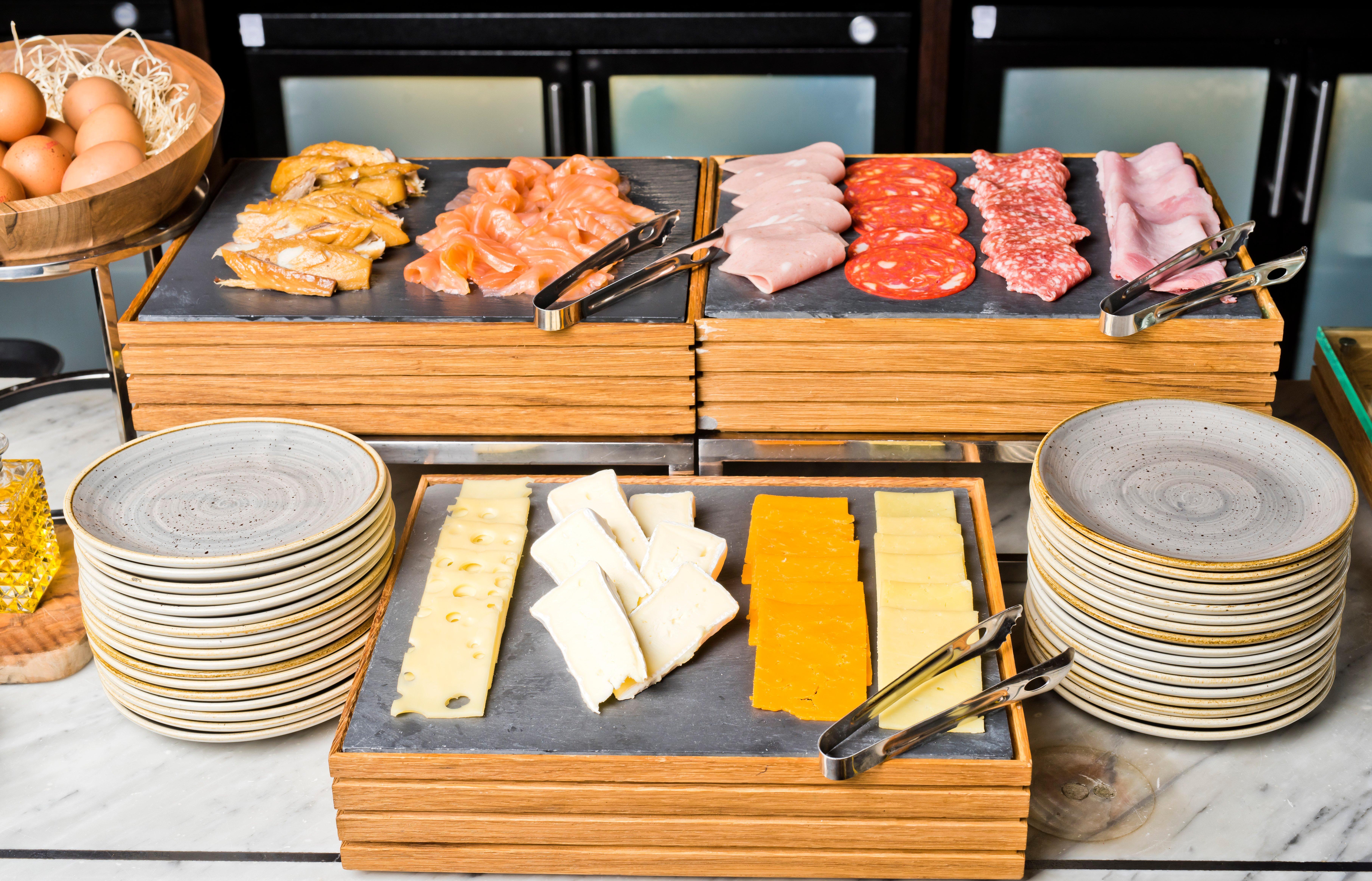 فندق إنتركونتيننتال إدنبرة ذا جورج المظهر الخارجي الصورة A selection of cold cuts and cheese