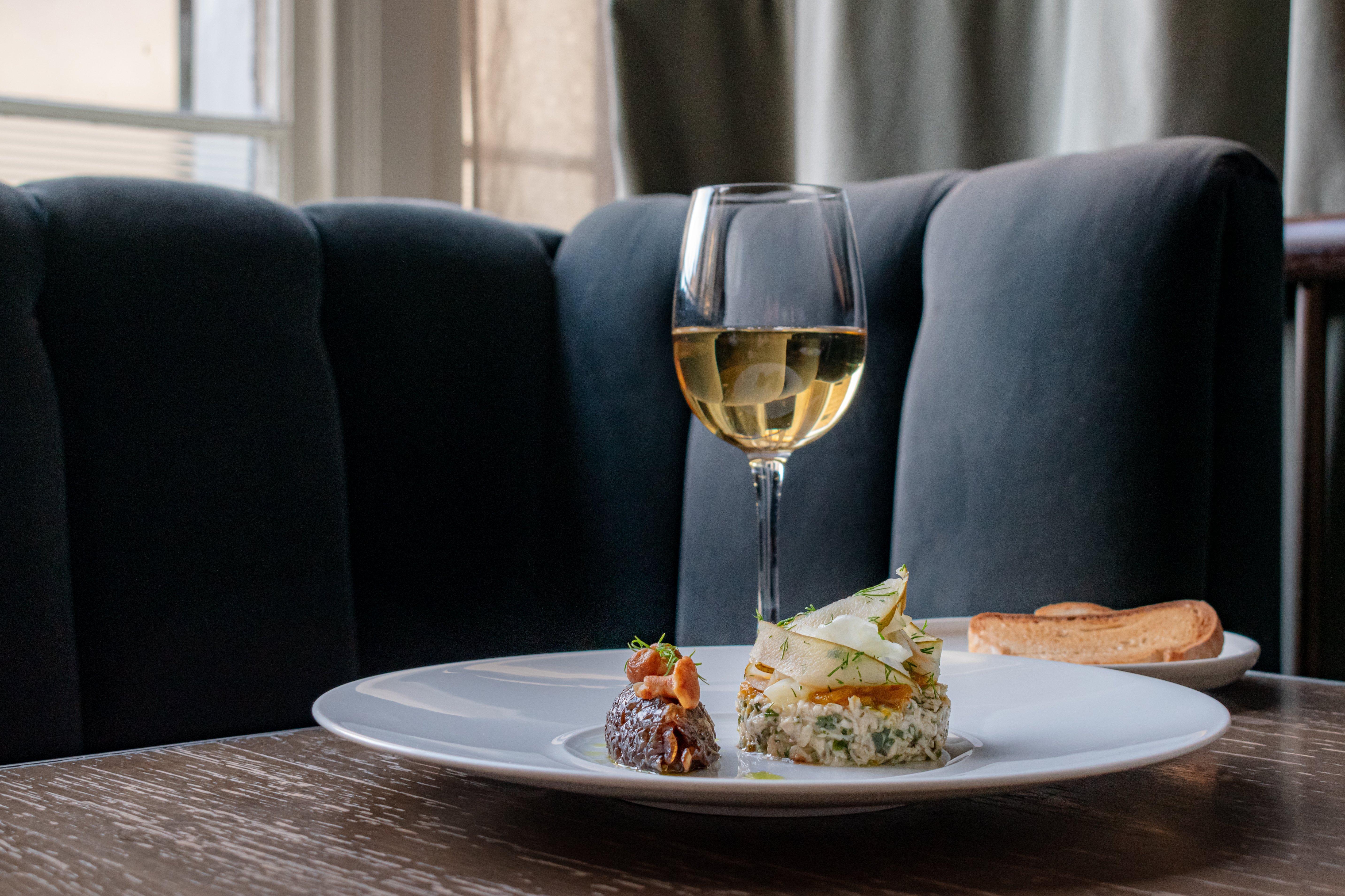 فندق إنتركونتيننتال إدنبرة ذا جورج المظهر الخارجي الصورة A glass of white wine