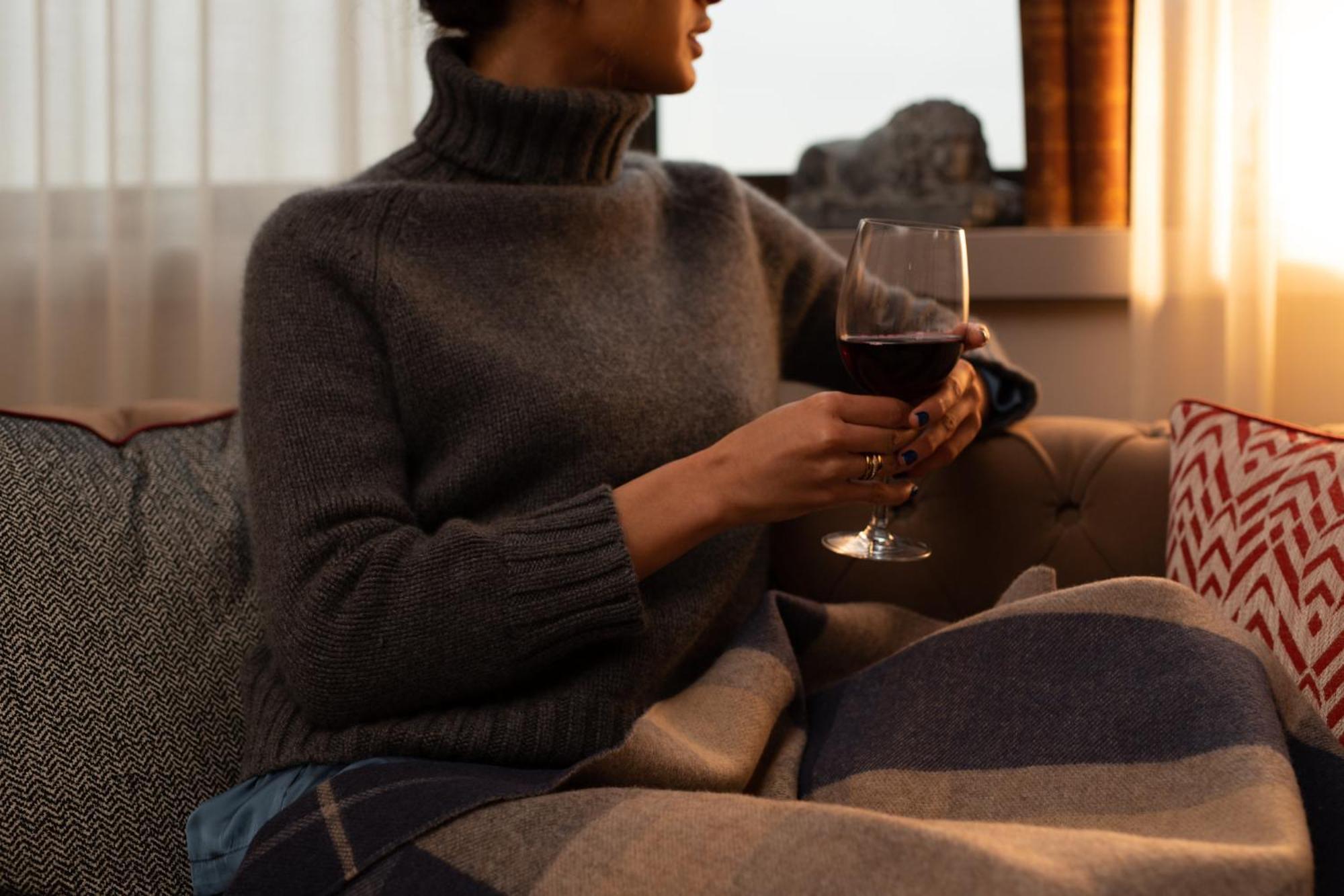 فندق إنتركونتيننتال إدنبرة ذا جورج المظهر الخارجي الصورة A woman wearing a turtleneck